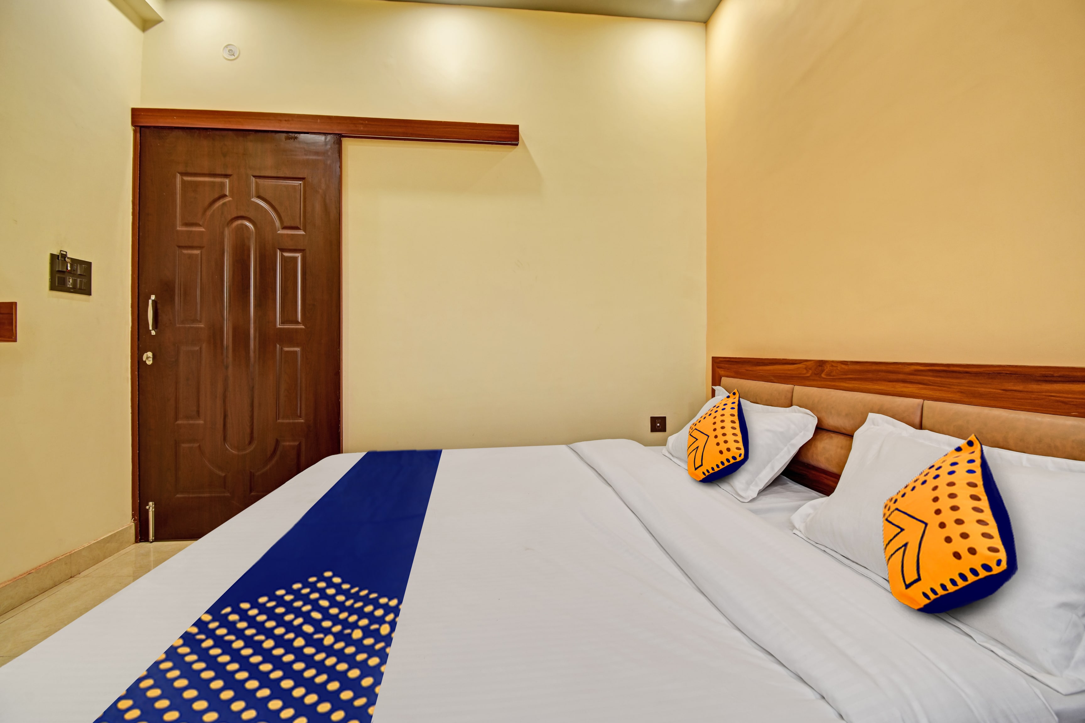 Hotel O The Honey Guest House - Tap to explore photos