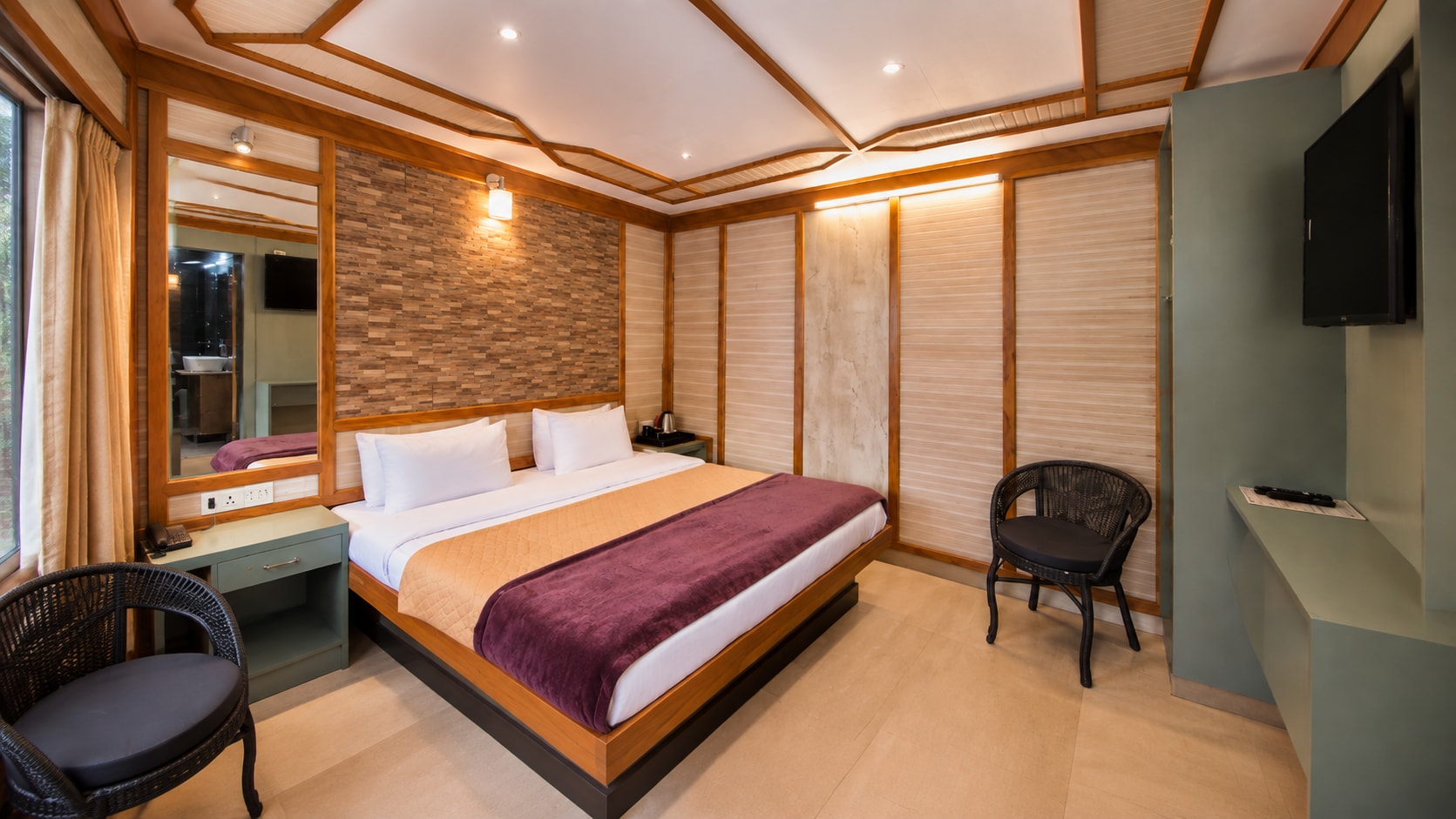 The Shivraj Lakeside Retreat Nainital on Mall Road - Tap to explore photos