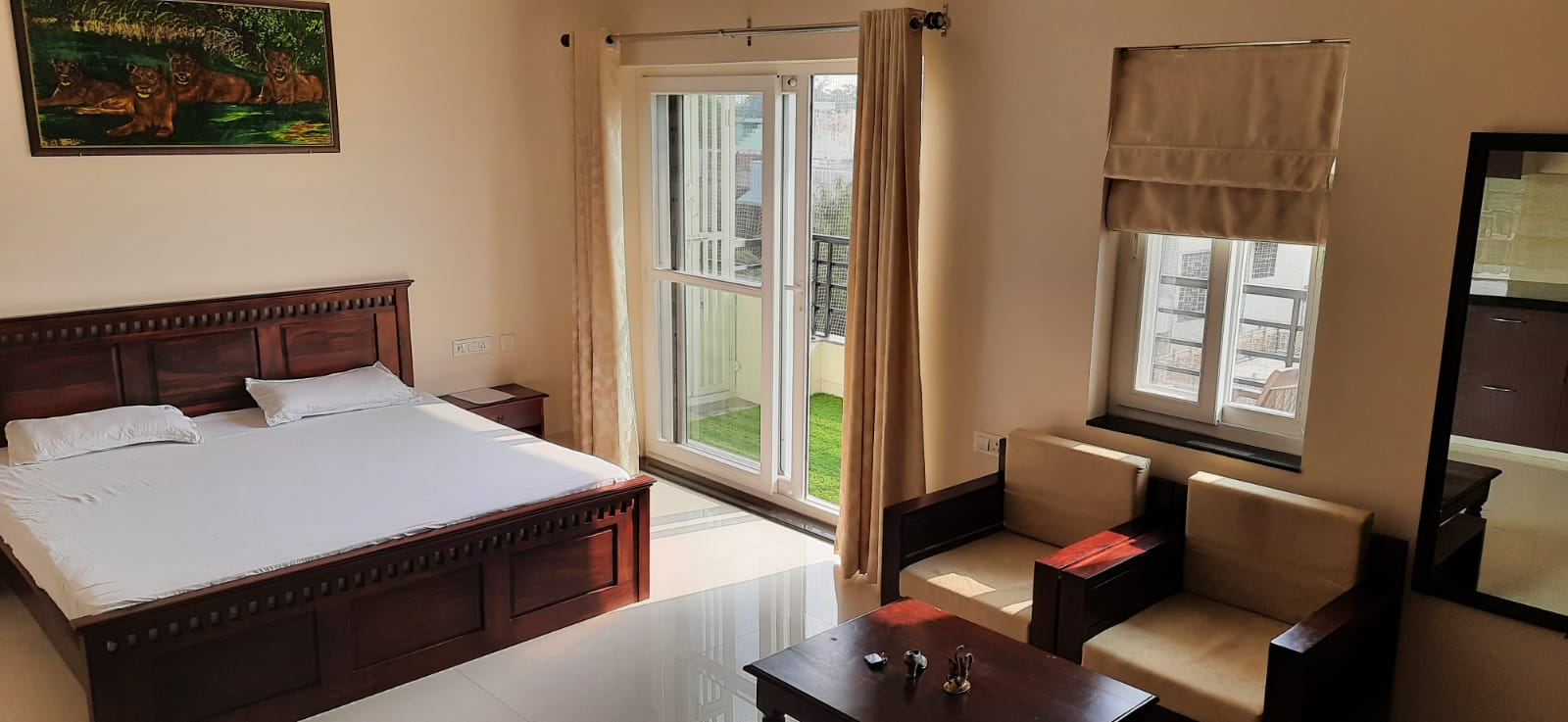 CASA 161 Studio I - Tap to explore photos