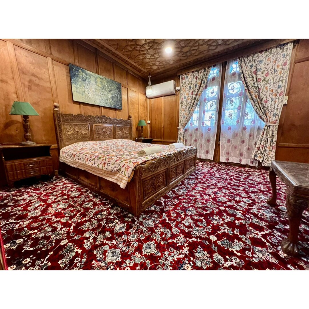Azad Palace Group of Houseboats - Tap to explore photos
