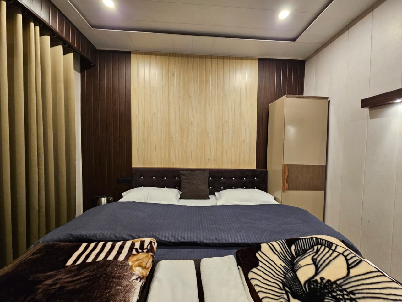 Chhaya Niketan Home Stay - Tap to explore photos