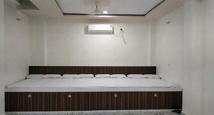 Rajlakshmi Guest House Room Type - Family Hall (Non-AC)