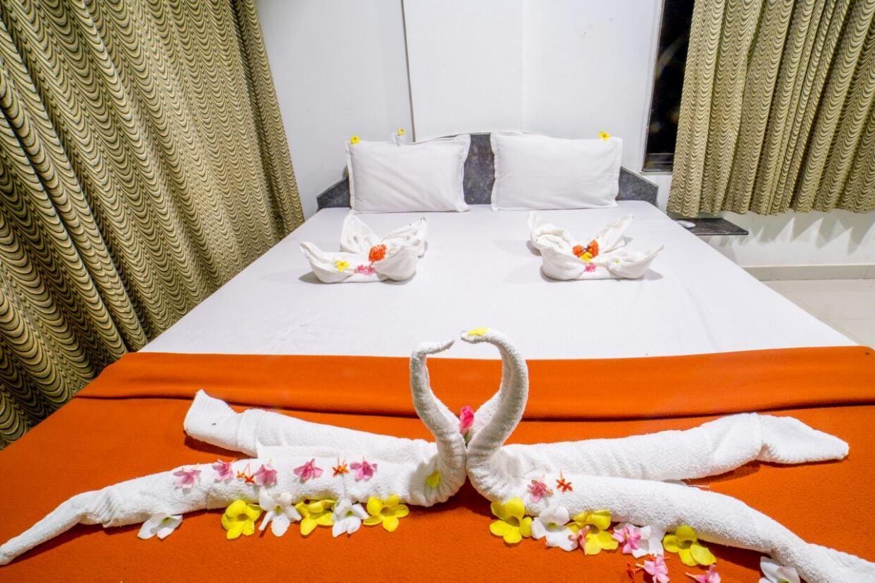 Hotel Ekdant - Tap to explore photos