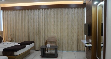 Hotel Paramount Room Type - FAMILY SUPER DELUX (4.BED)