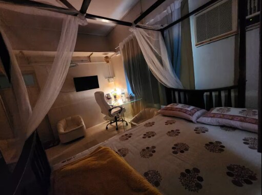 Studio Holiday ( bandra west ) - Tap to explore photos