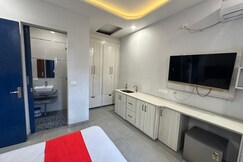 SUNNY LUXURIOUS STAY