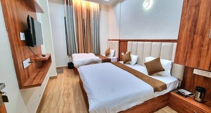 Om divine Room Type - DELUXE 3 BED ROOM