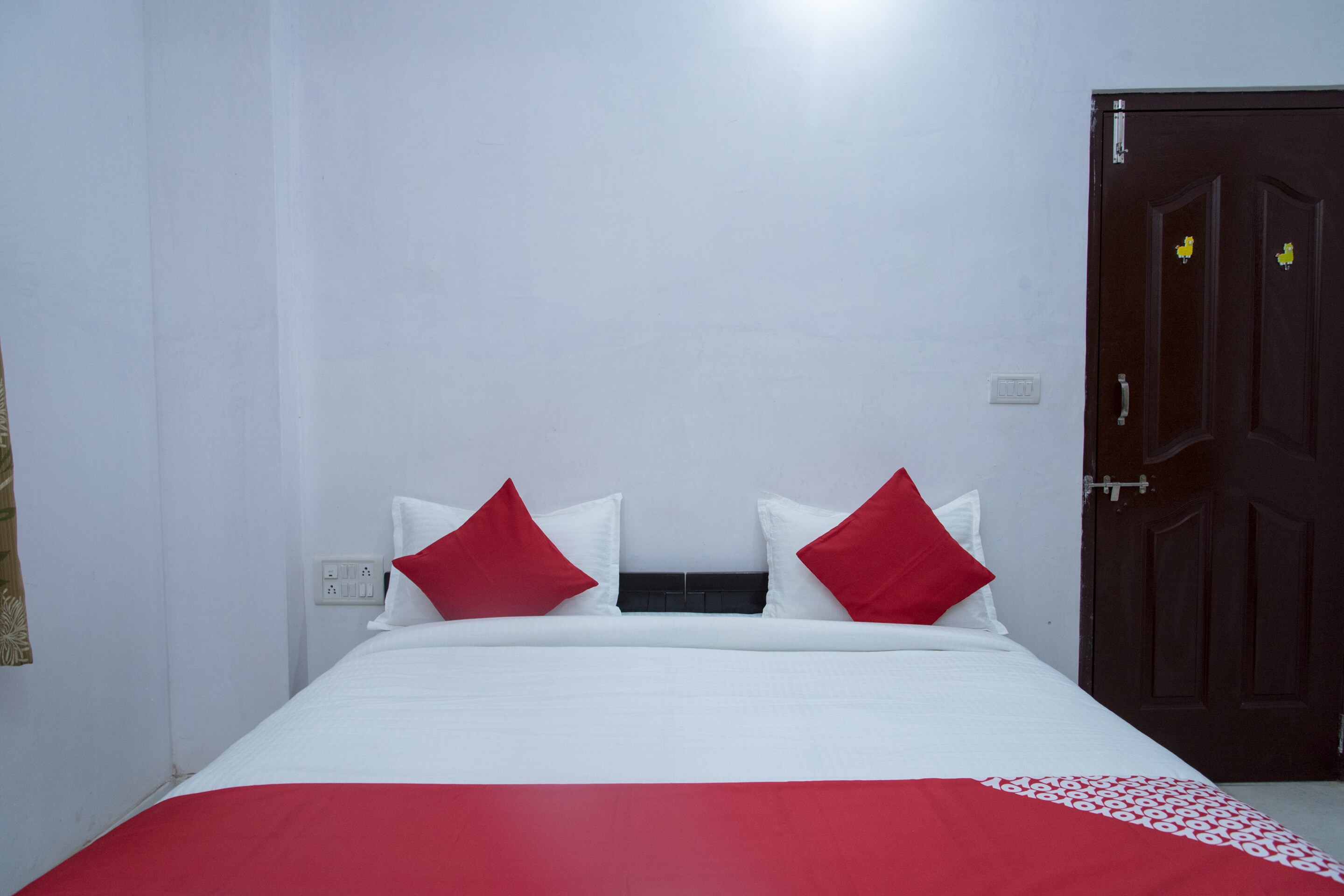 Hotel Raghu Roy - Tap to explore photos