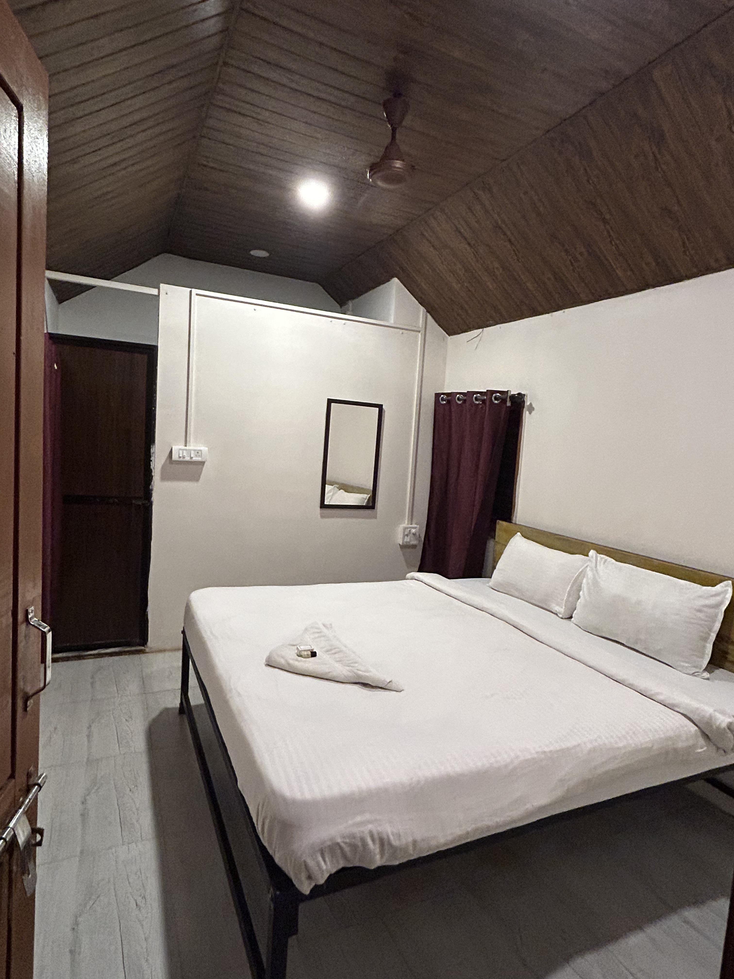 Shivam BnB Hostel - Tap to explore photos