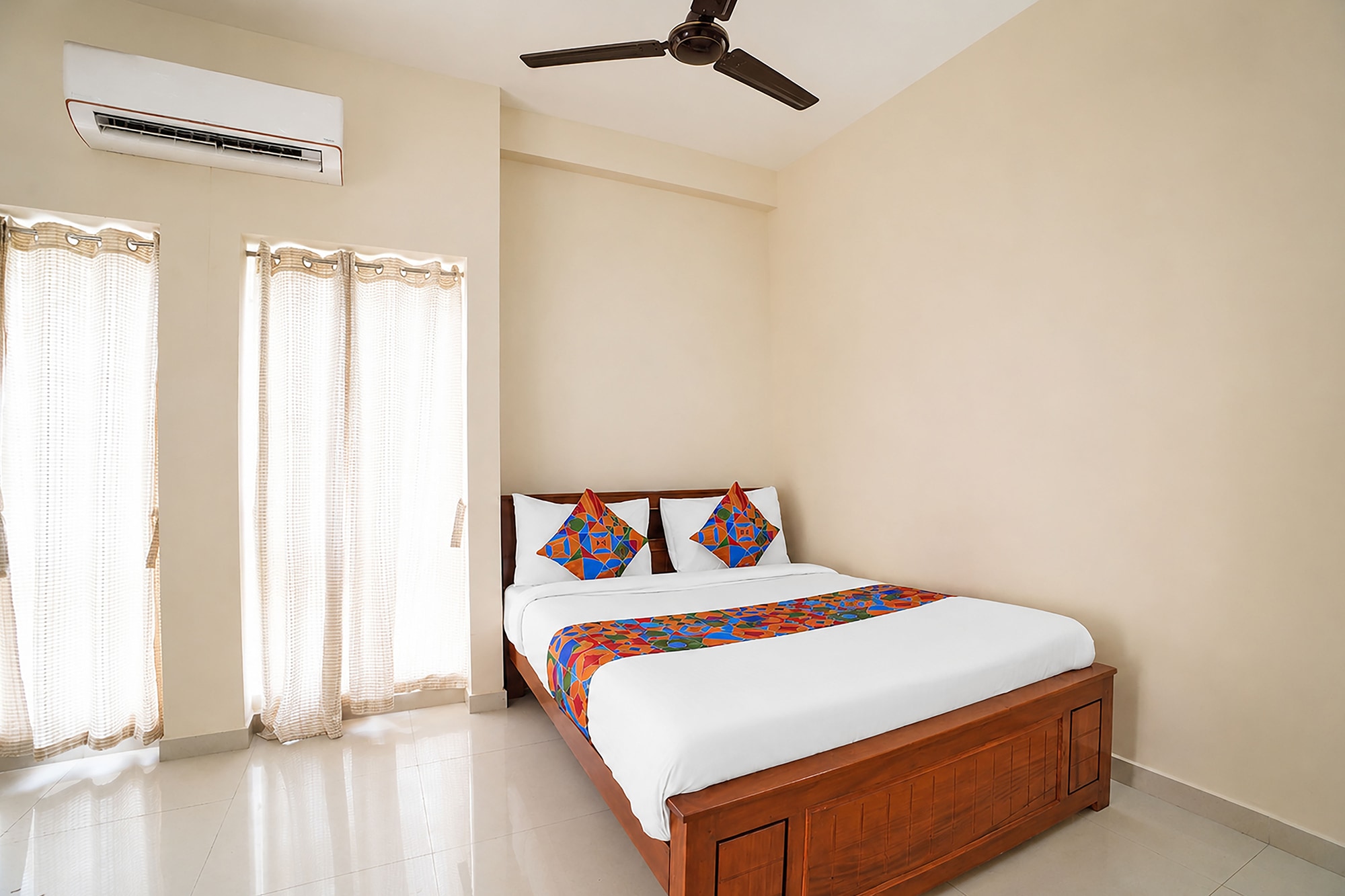 FabHotel Nimalan Residency - Sholinganallur - Tap to explore photos