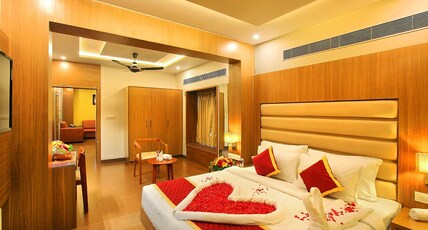 Raco Regency Room Type - Deluxe Queen Room