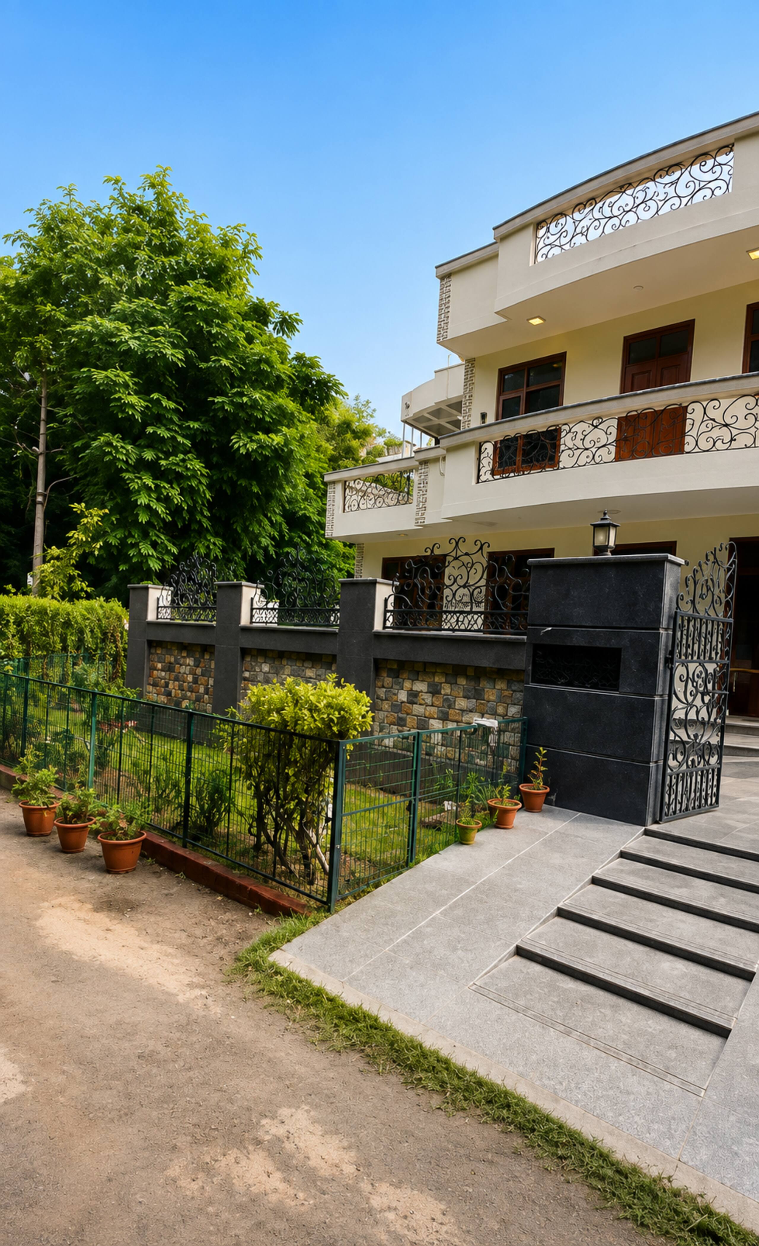 Independent 5 Br Villa in Palam Vihar Gurugram - Tap to explore photos