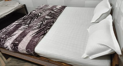 Hotel Adhyaksh Room Type - Superior room 