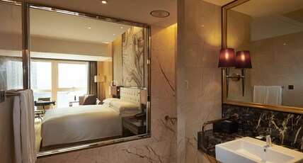 Hilton Zhengzhou Room Type - KING ACCESSIBLE GUEST ROOM