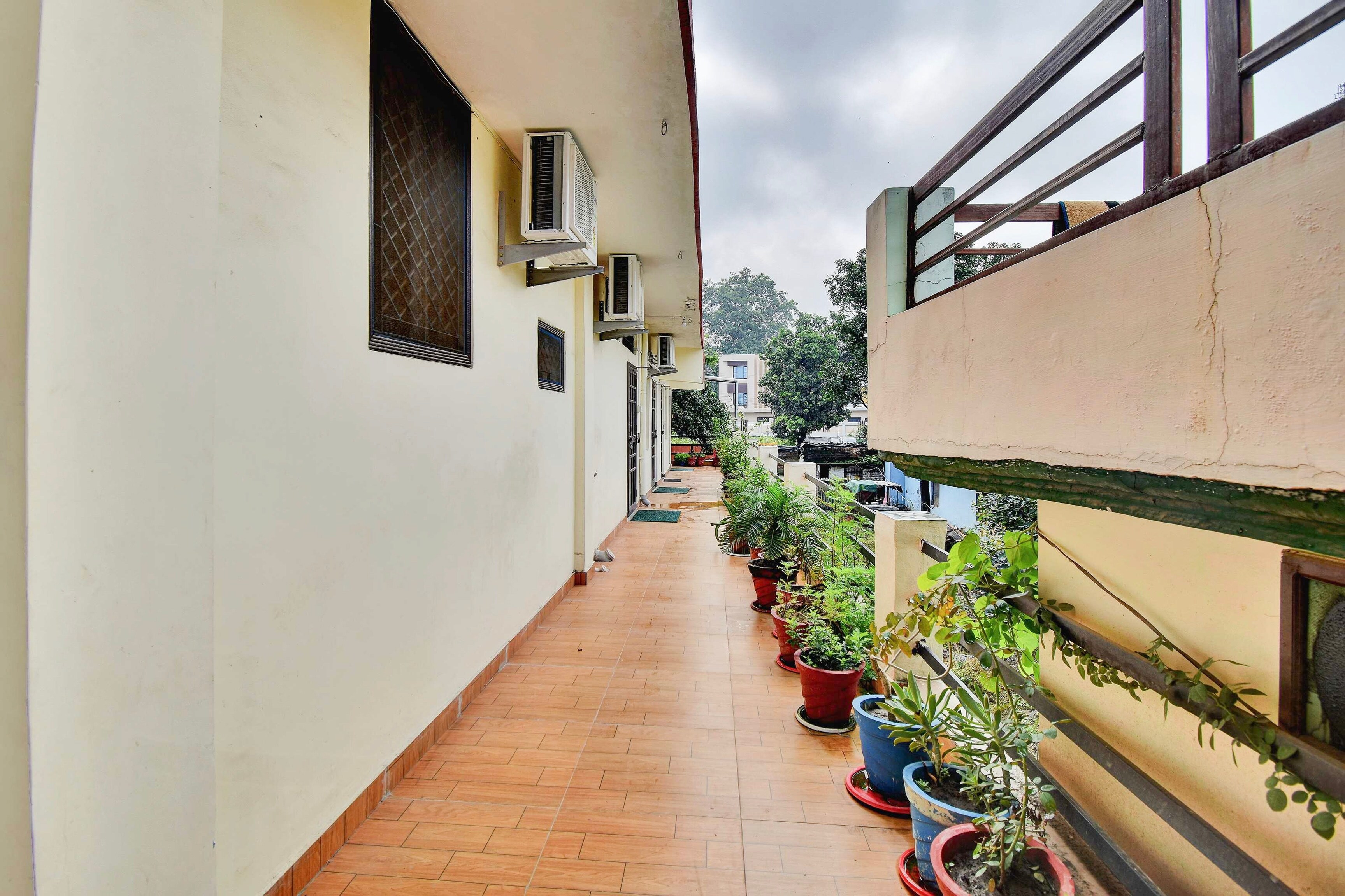 Hotel O City Hill Home Stay - Tap to explore photos