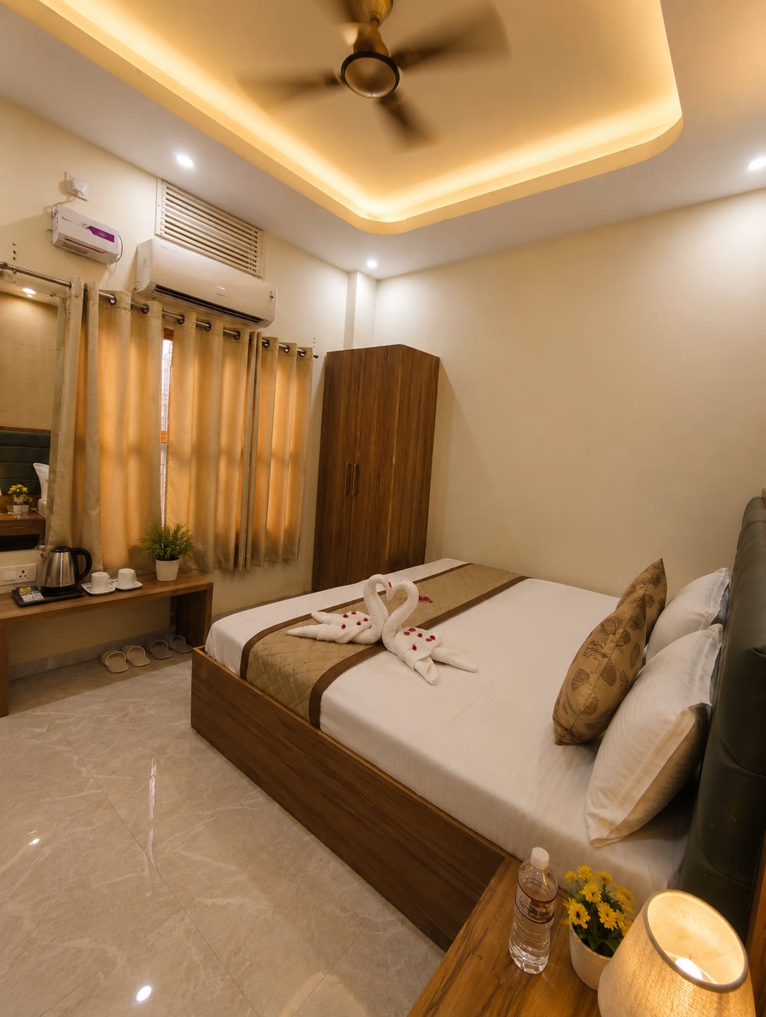 Stay Purvi Ganga Hotel - Tap to explore photos