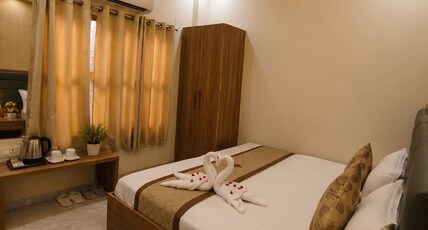 Stay Purvi Ganga Hotel Room Type - Deluxe Room