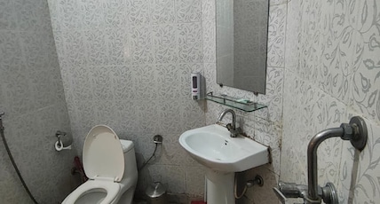 Flowstel Rishikesh Room Type - Budget Double Room