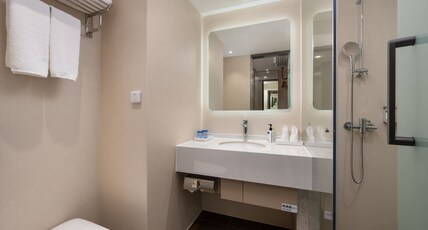 Holiday Inn Express Shanghai Putuo Room Type - 2 Queen Standard