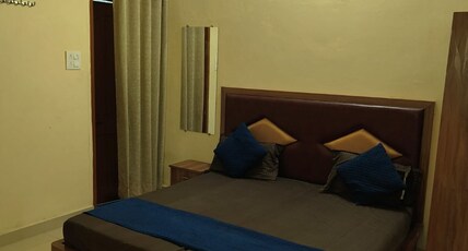 Shree Vaibhav Laxmi Room Type - Deluxe A/c Room