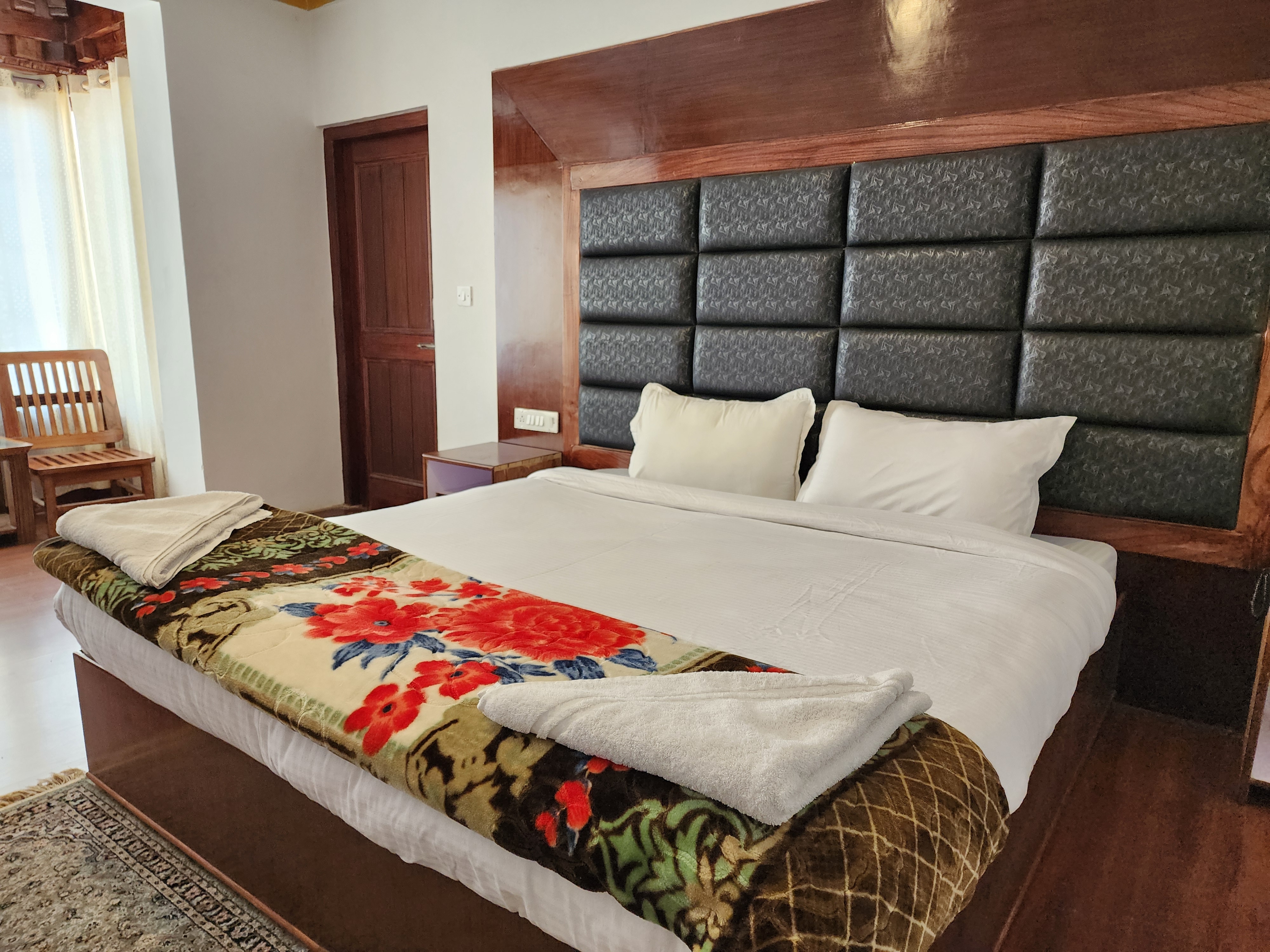 Hotel Karzoo Palace - Tap to explore photos