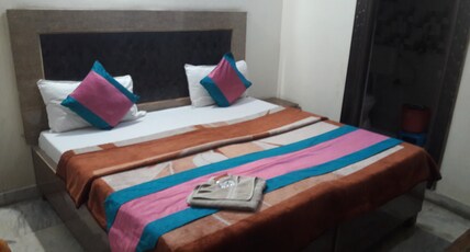 Basil Inn - Near Taj Mahal Room Type - Standard Room