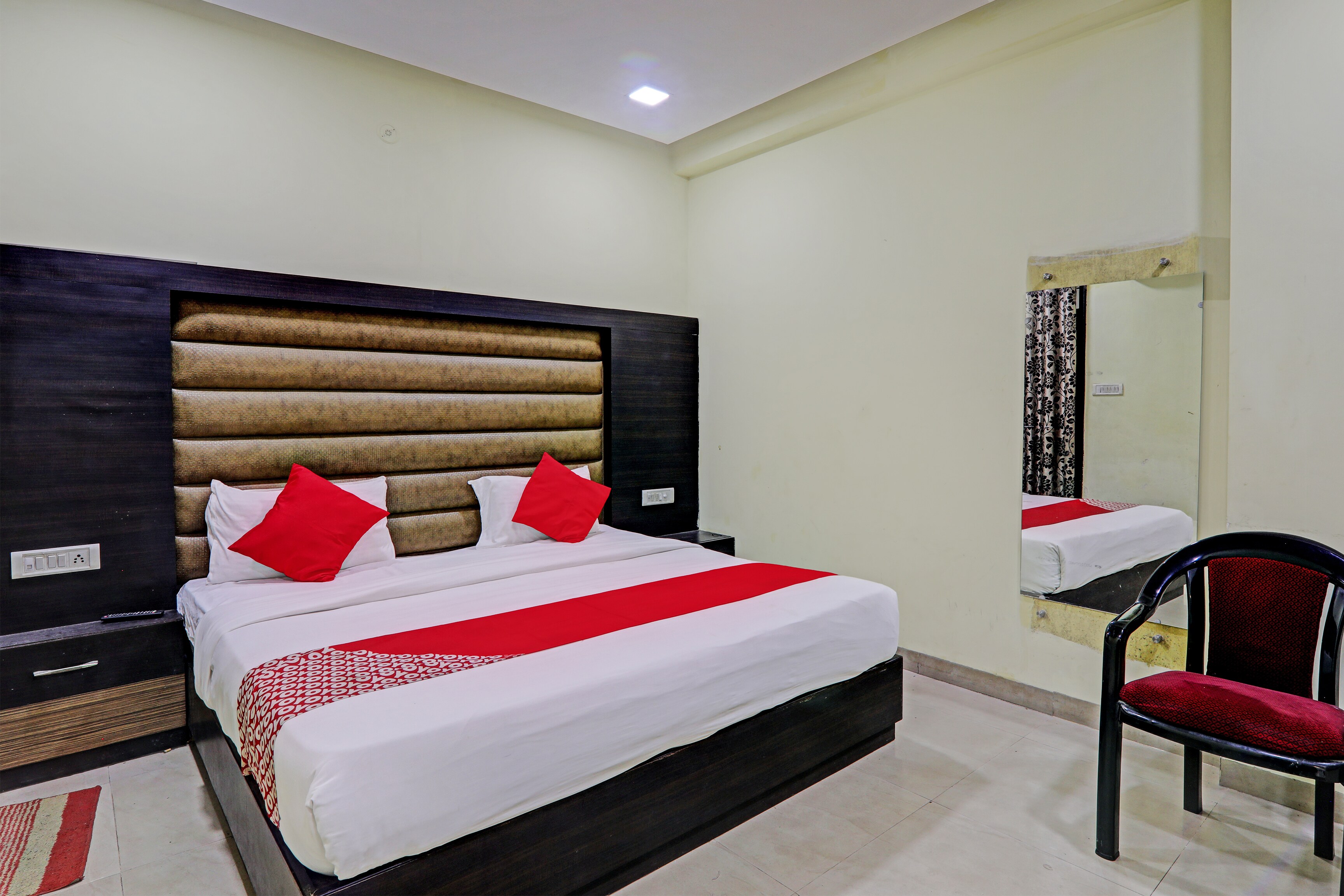 Hotel Elegant Classic - Tap to explore photos