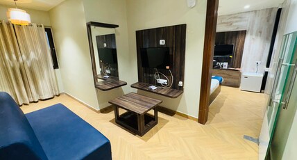 Landmark Continental Room Type - Suite Room with Bathhub