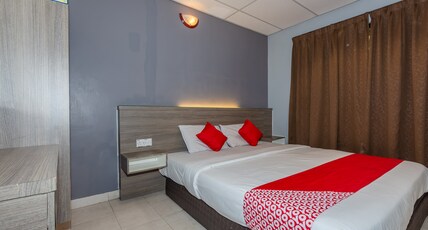 OYO Qish Hotel Banda Kaba Room Type - Standard Queen