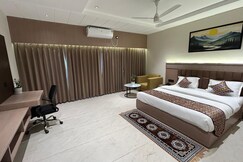 Hotel The Royal Keshar