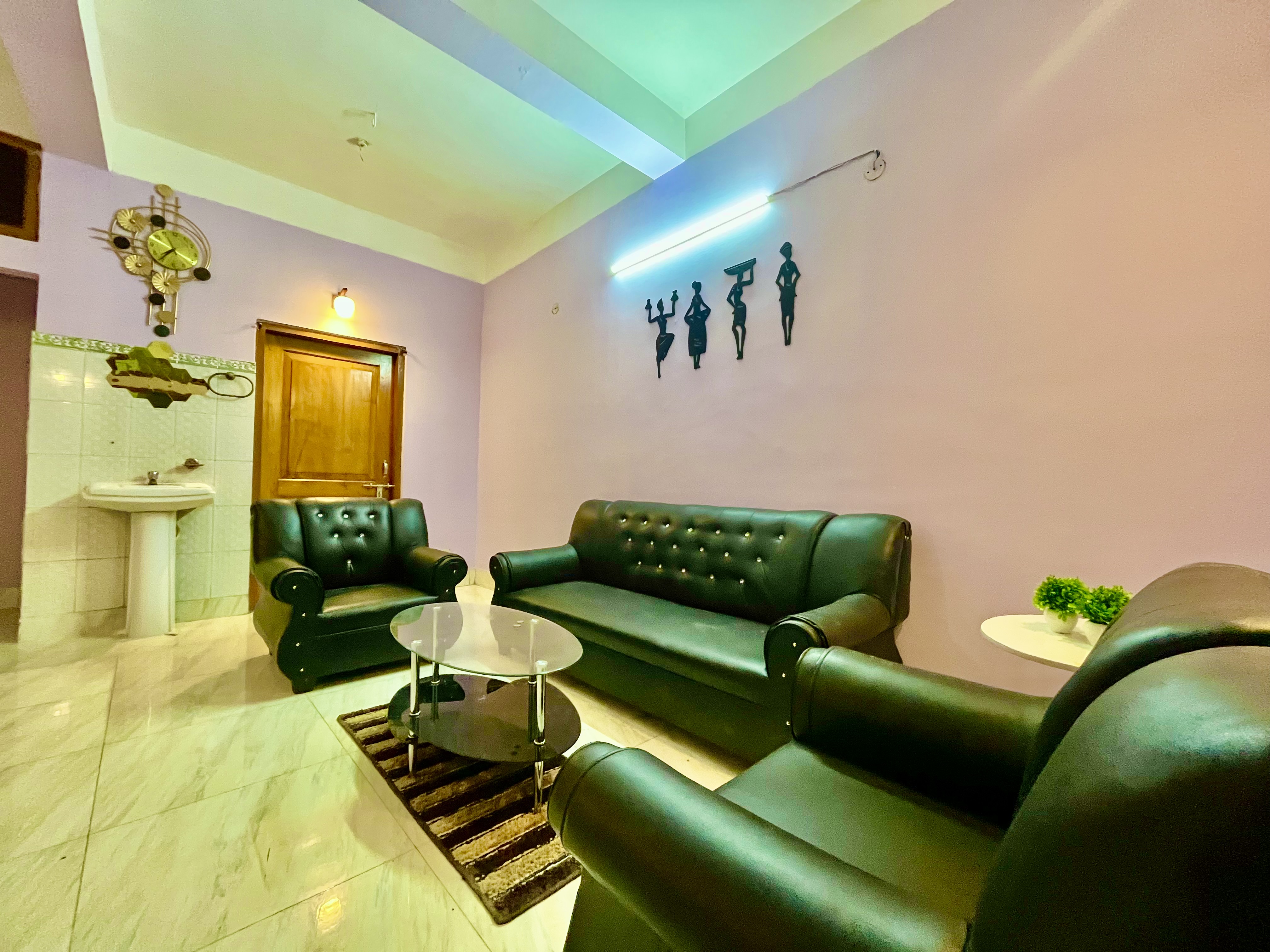 Pizazz Homestay - Tap to explore photos