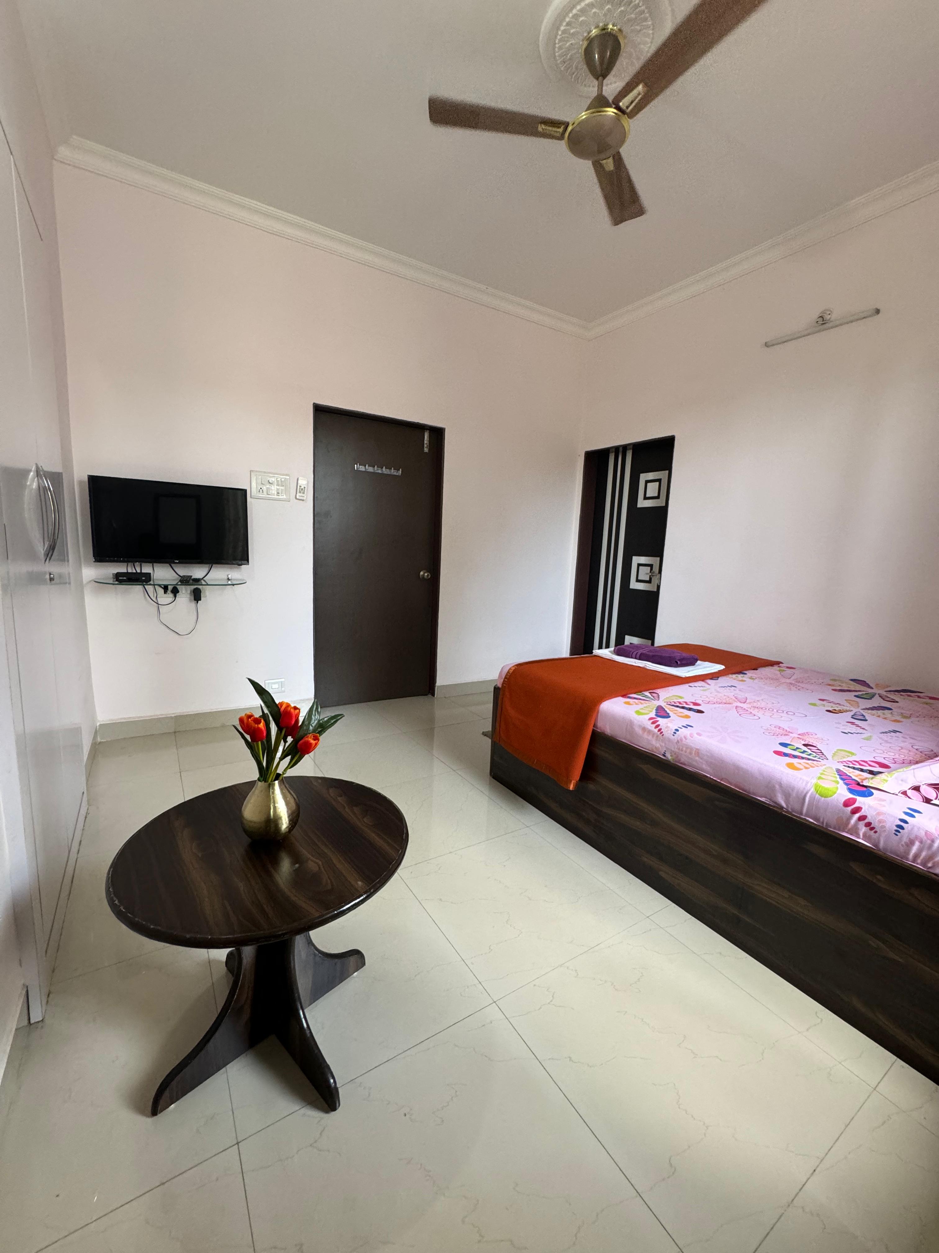 Arnita Cottage | Rooms & Caretaker - Tap to explore photos