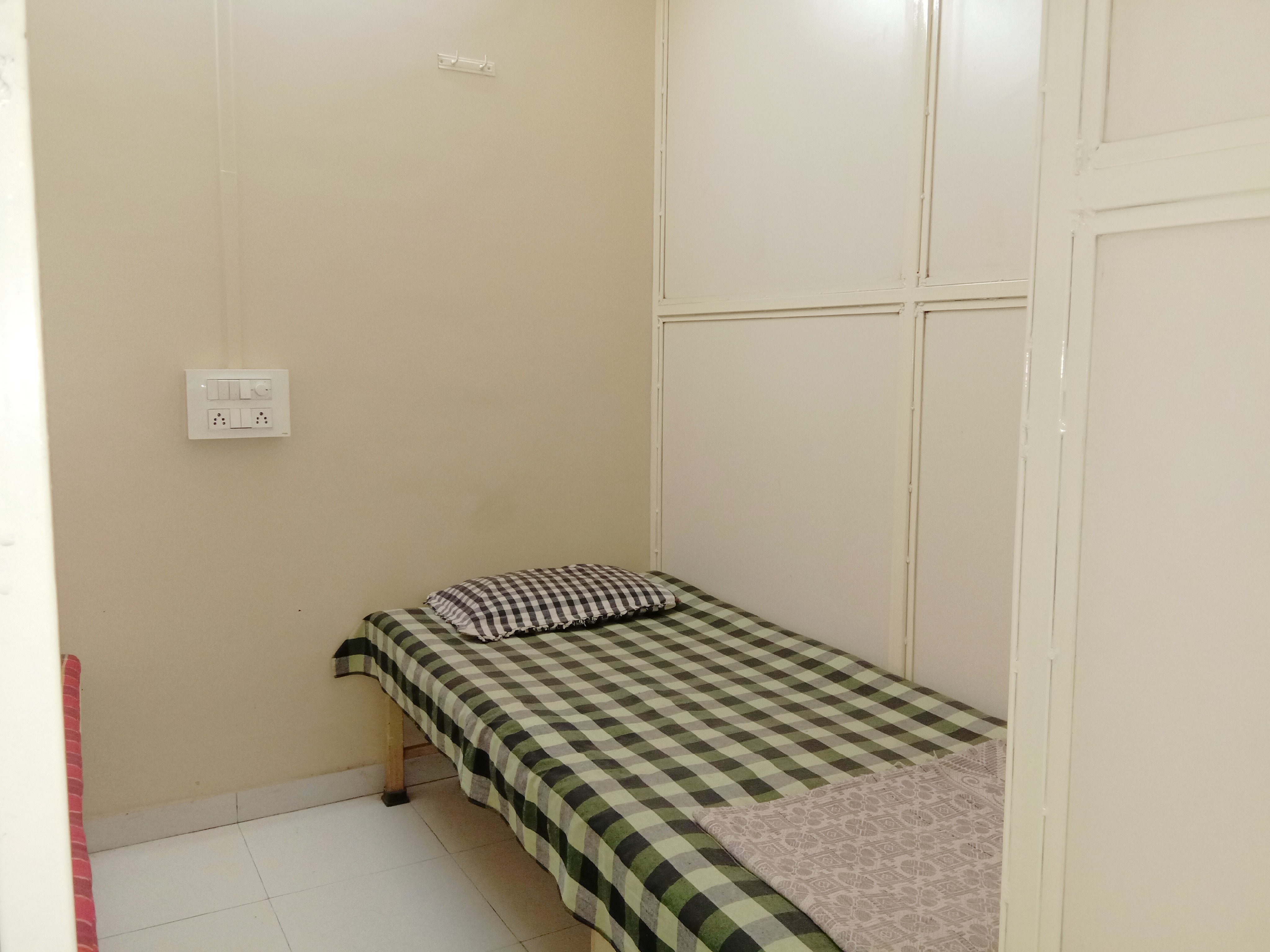 Shree Balaji Guest House - Tap to explore photos