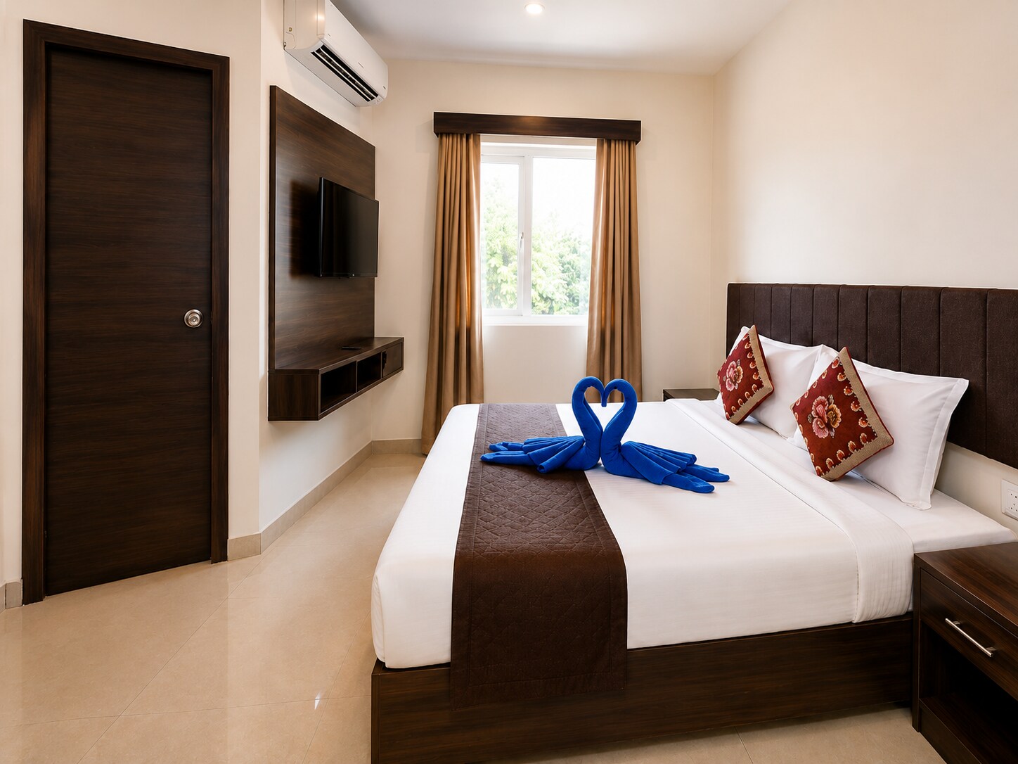 Hotel Aaradhya - Tap to explore photos