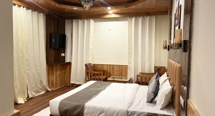 Liora Stays Room Type - Deluxe Room With Snow Mountains View With Balcony Liora Stays Room Type - Deluxe Room With Snow Mountains View With Balcony