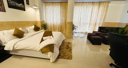 Hotel Relax Inn - Noida Sector 18 Room Type - Premium Room with City View