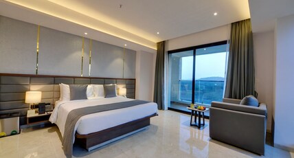 The Fern Residency Bhiwandi-Pimplas, Series by Marriott Room Type - Winter Green Premium, Guest room, 1 King, Sofa bed, City view