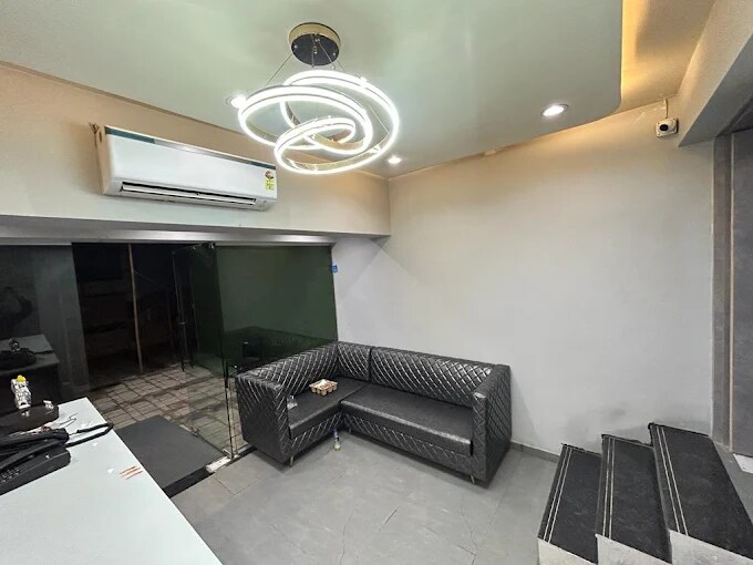Hotel Aahan Vashi - Tap to explore photos