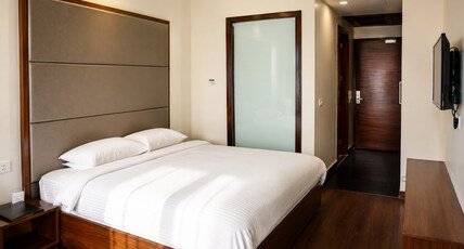 GREEN HOTEL BAR & RESTAURANT Room Type - Executive Room GREEN HOTEL BAR & RESTAURANT Room Type - Executive Room