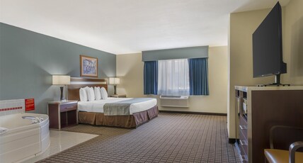 Best Western Maritime Inn Room Type - 1 King Bed, Non-Smoking, Whirlpool, High Speed Internet Access, Microwave And Refrigerator, Coffee M Best Western Maritime Inn Room Type - 1 King Bed, Non-Smoking, Whirlpool, High Speed Internet Access, Microwave And Refrigerator, Coffee M