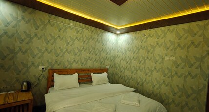 Hotel LeafWalk Room Type - Deluxe Room