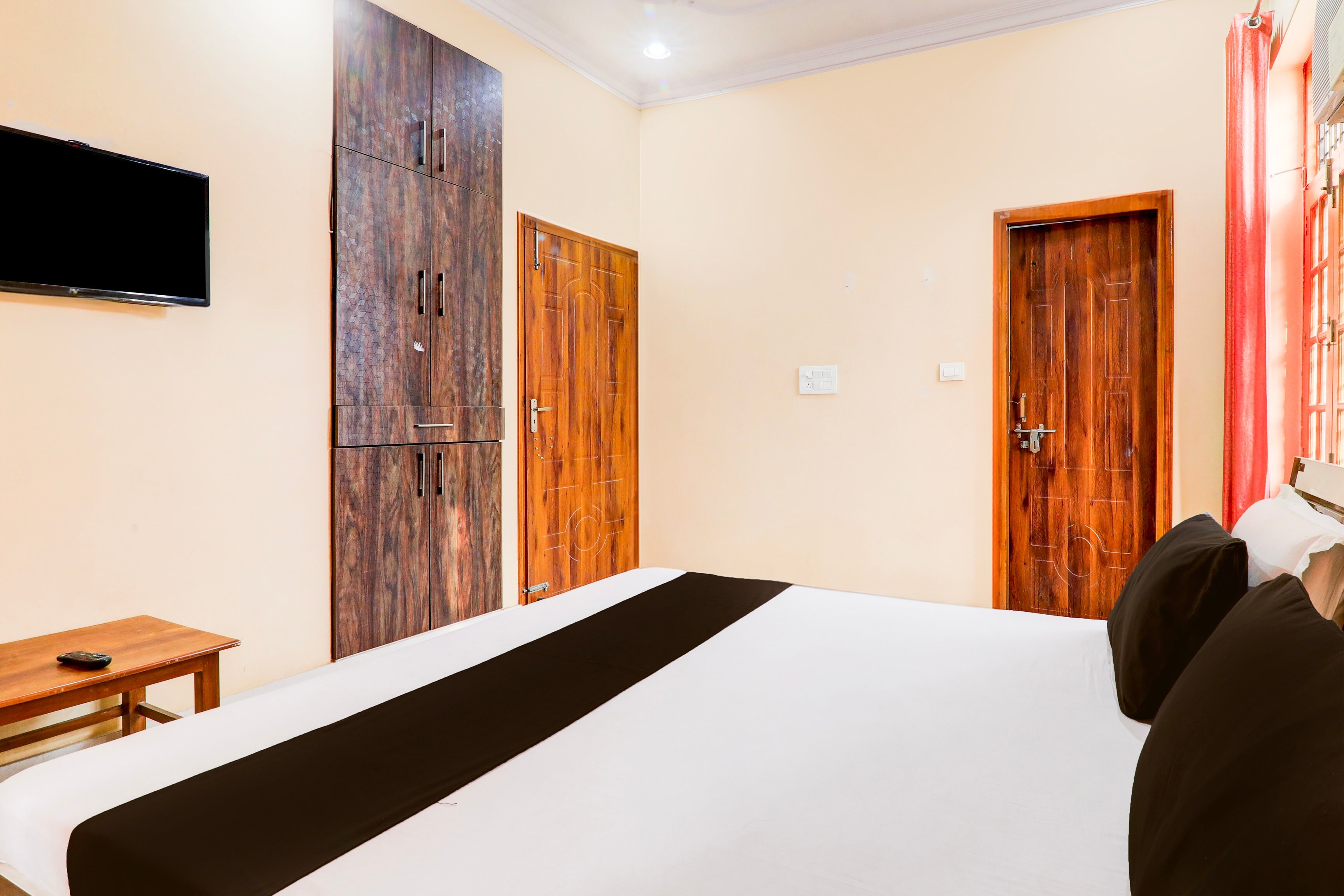 Hotel O Shiv Dham Inn - Tap to explore photos
