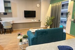 The Casa Vacanza luxe Airport pvt Balcony