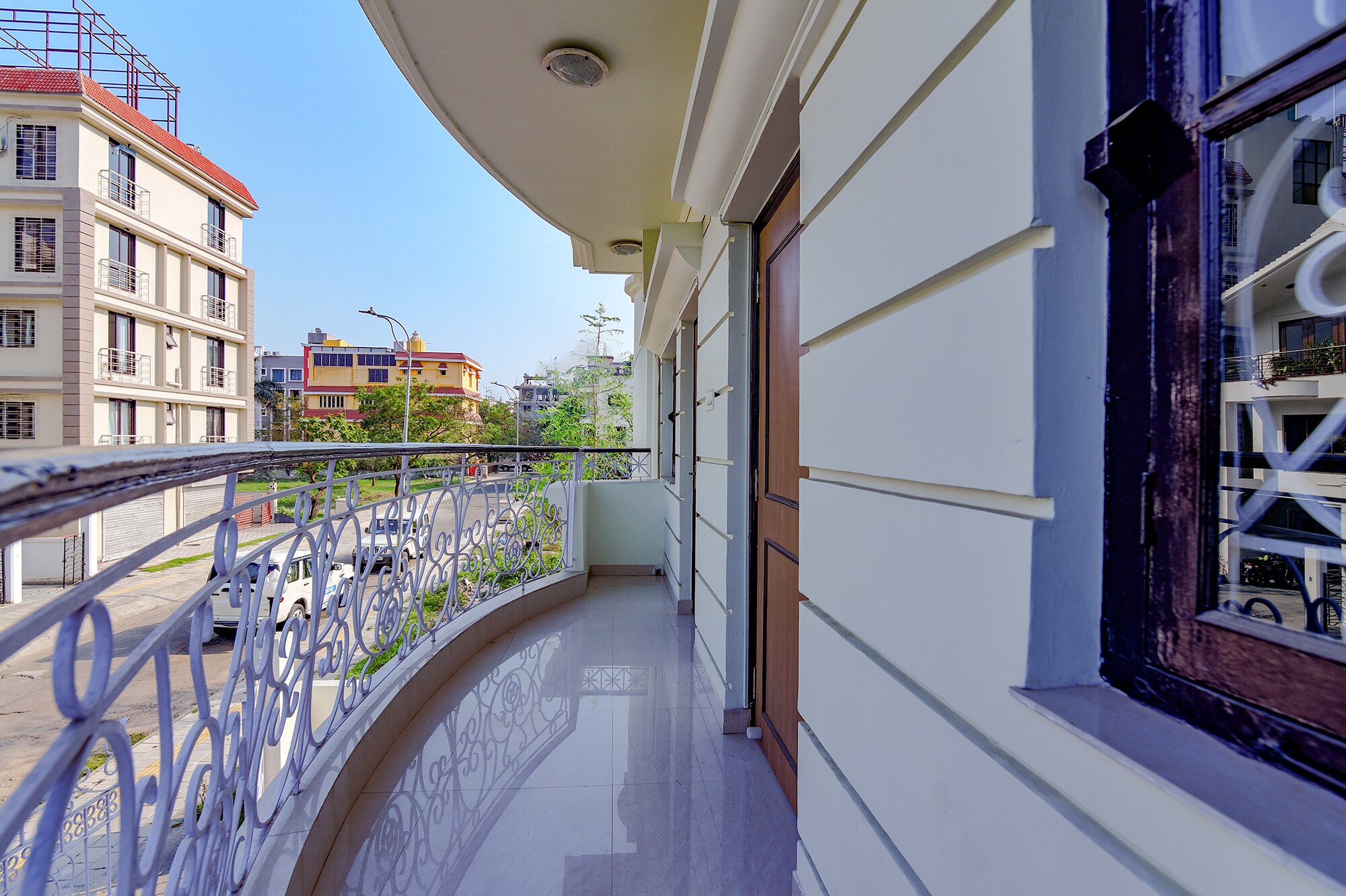 FabHotel New Kolkata Residency Inn - Nr. Axis Mall - Tap to explore photos