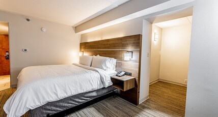 Holiday Inn Express INDIANAPOLIS SOUTH  Room Type - 1 King Bed Standard Extra Floor Space