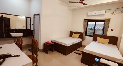 SHREE BALAJI GUESTHOUSE Room Type - Deluxe Twin