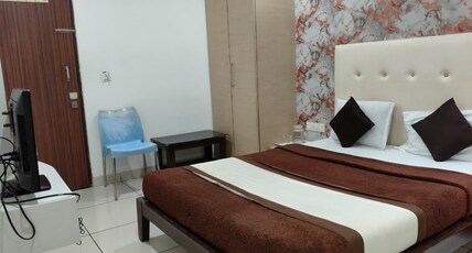 Hotel Royal In Room Type - Executive Room with Complimentary Breakfast