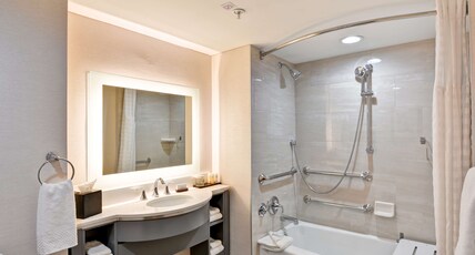 Embassy Suites Orlando - Downtown Room Type - 2DBL CNR STE MB HR ACC TUB