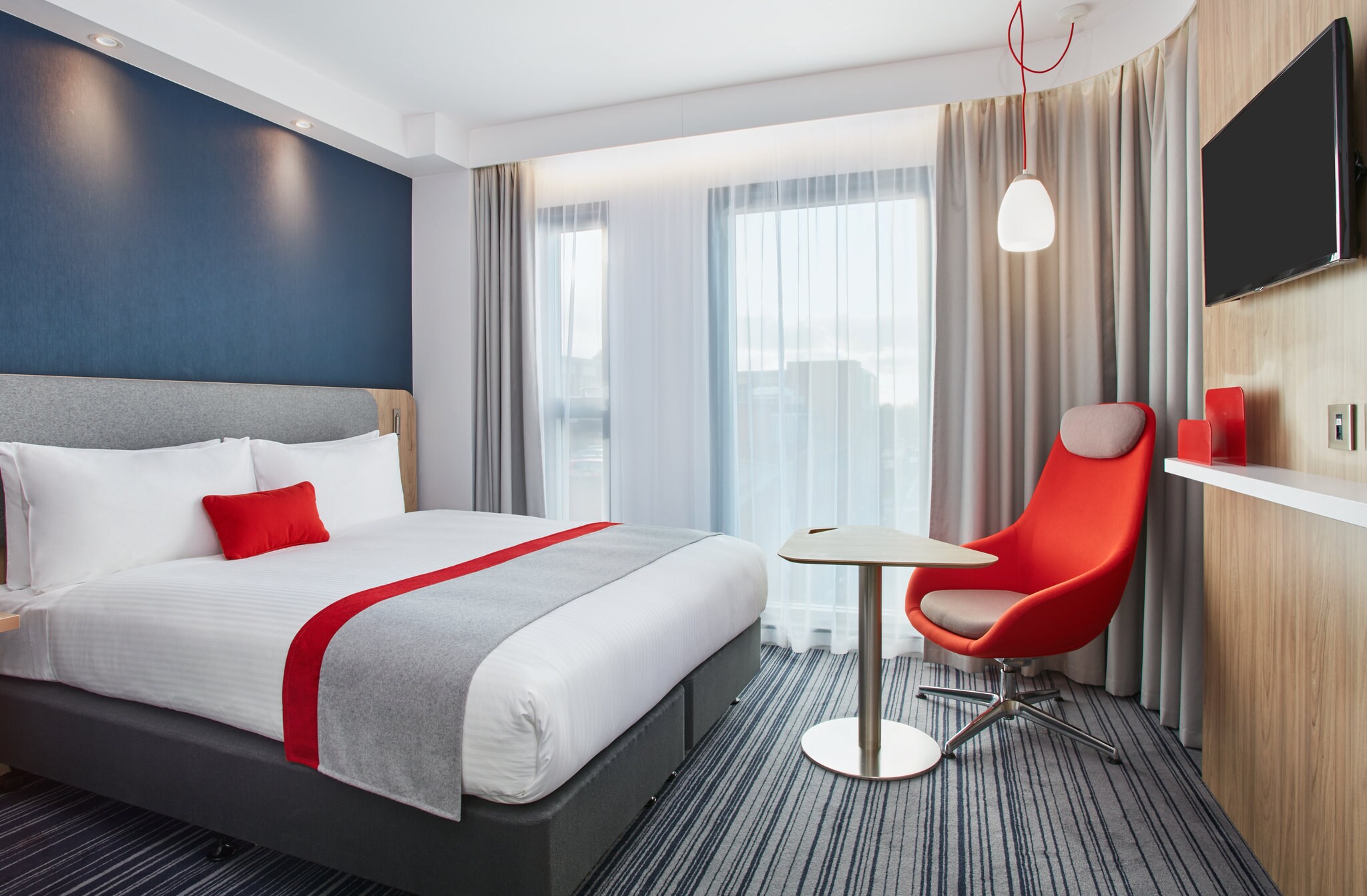 Holiday Inn Express London - Ealing - Tap to explore photos