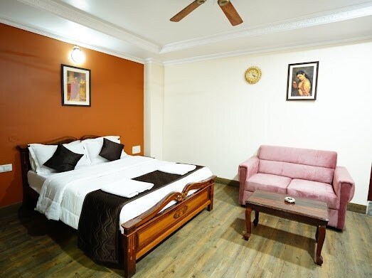 Hotel Rosewood Retreat - RV Road - Tap to explore photos